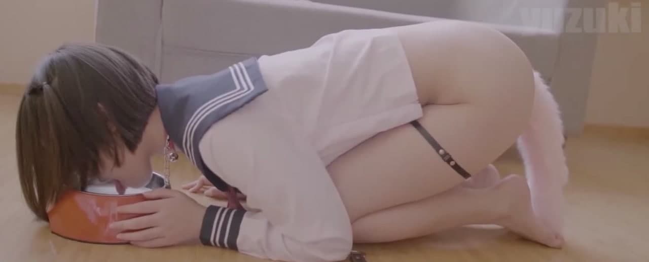 清純學妹真空上陣！濕身誘惑私密直播秀 校服下竟藏這般美景